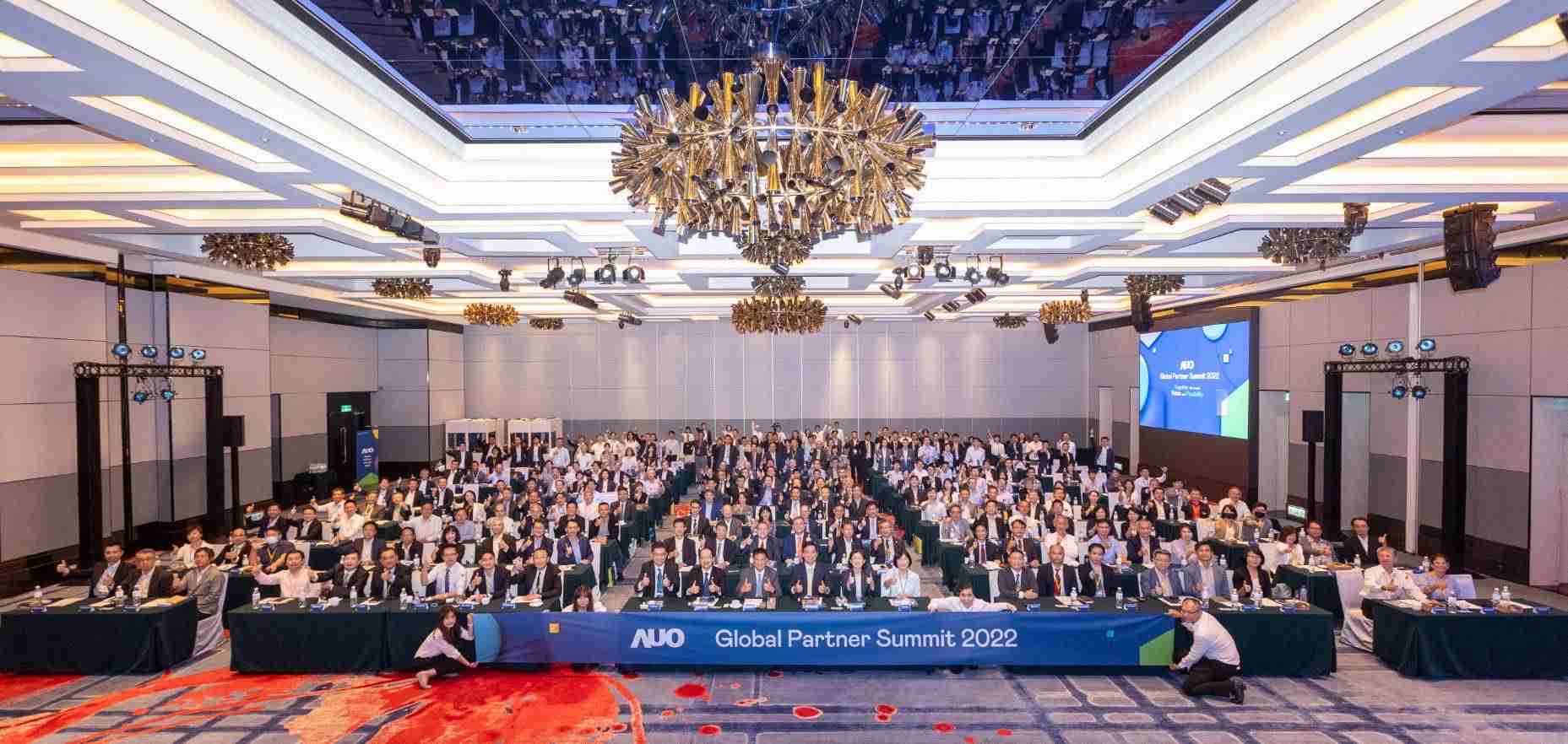 友達推動「安心、、創新、、、、用心、、、同心、、盡心」五星職旅，，為菲籍員工打造全方位照護，，，，首度贏得「人權實踐與發展領袖獎」殊榮