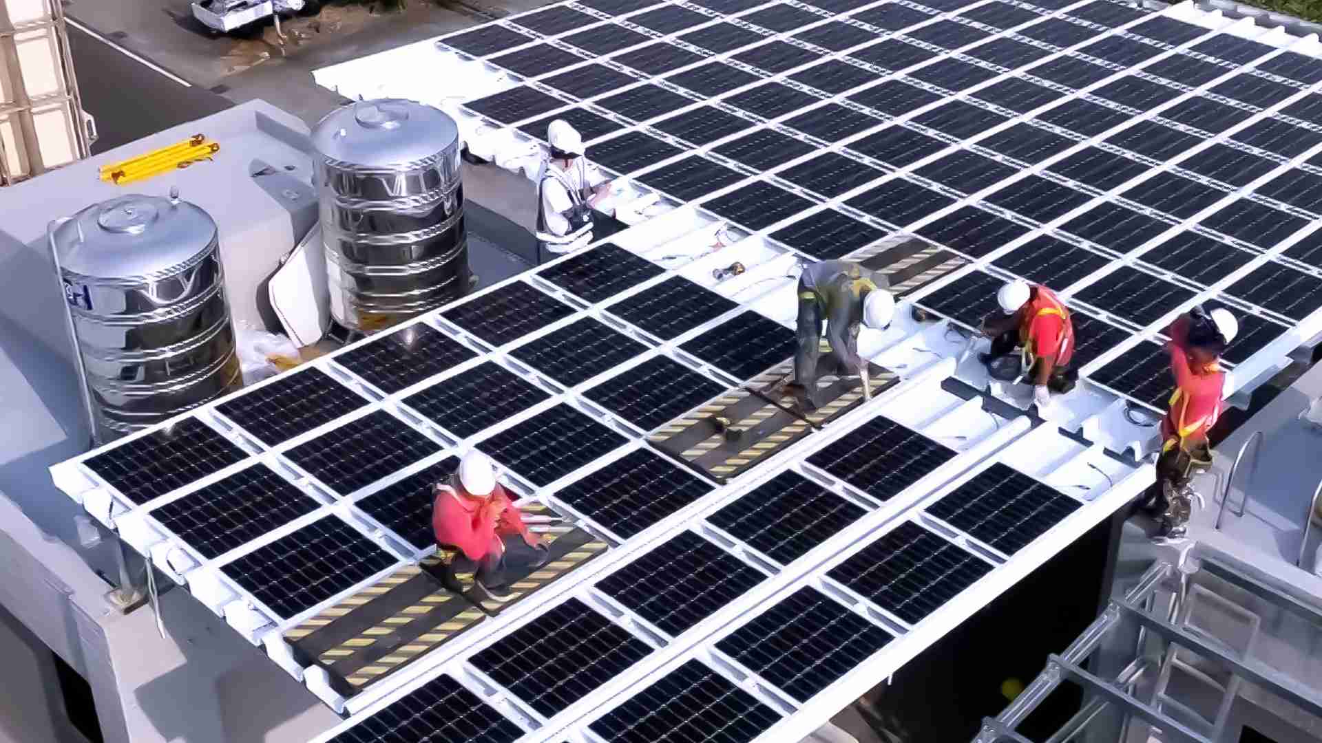 至成国际着力于替代能源之技术研发，，如光电浪板的相关制程、、、、设备与产品，，，其中所开发之光电整合型浪板，，，，减少传统金属支架安装，，更提升耐候度，，，，可广泛运用于多元场域，，并辅助建筑达到净零碳排目标