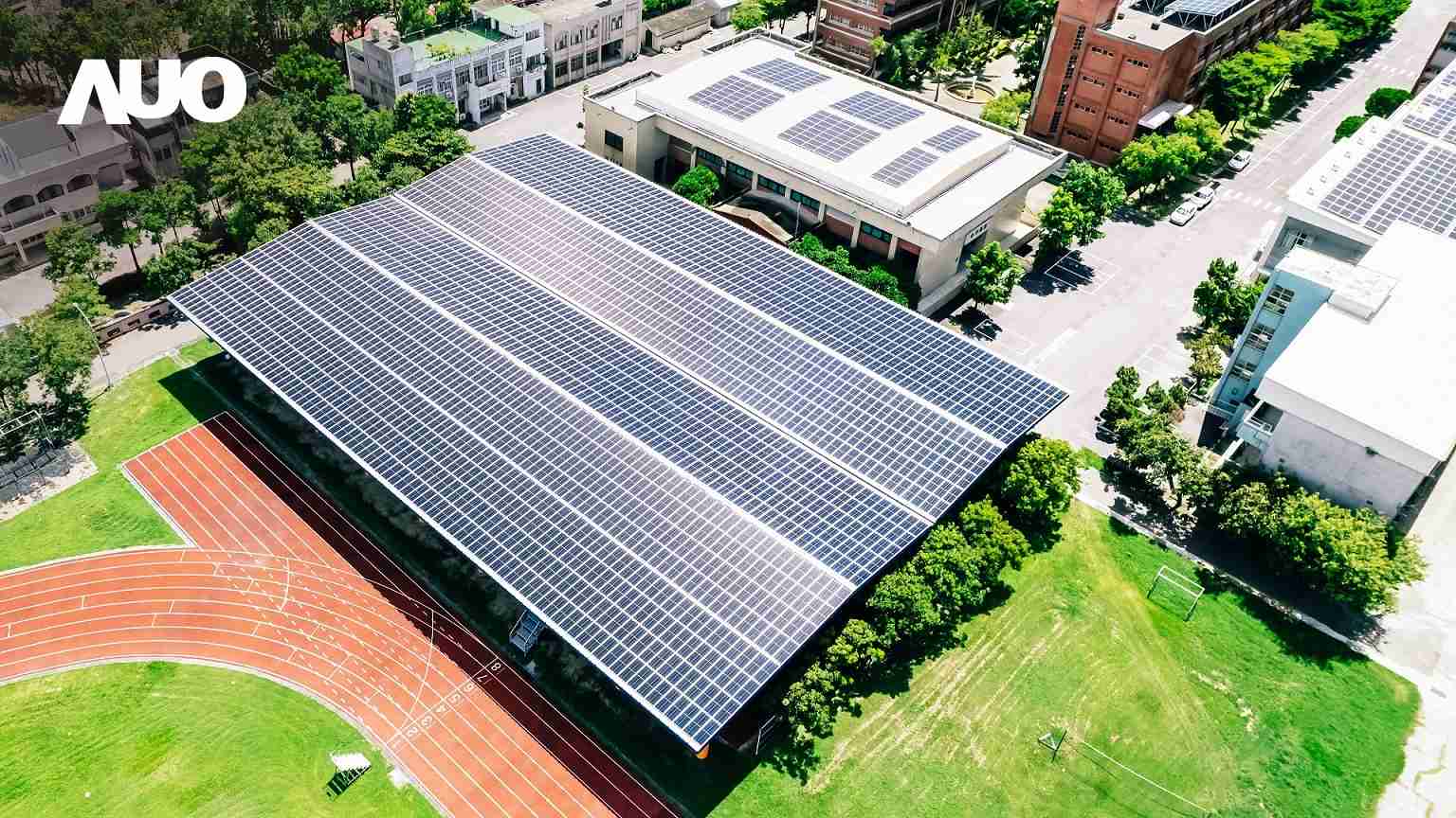 至成国际SunSteel光电整合型浪板具备快速安装、、、轻量化优势，，，，可提升15%发电效能，，，通过国际IEC与台湾VPC认证安全、、、防漏、、、耐候标准