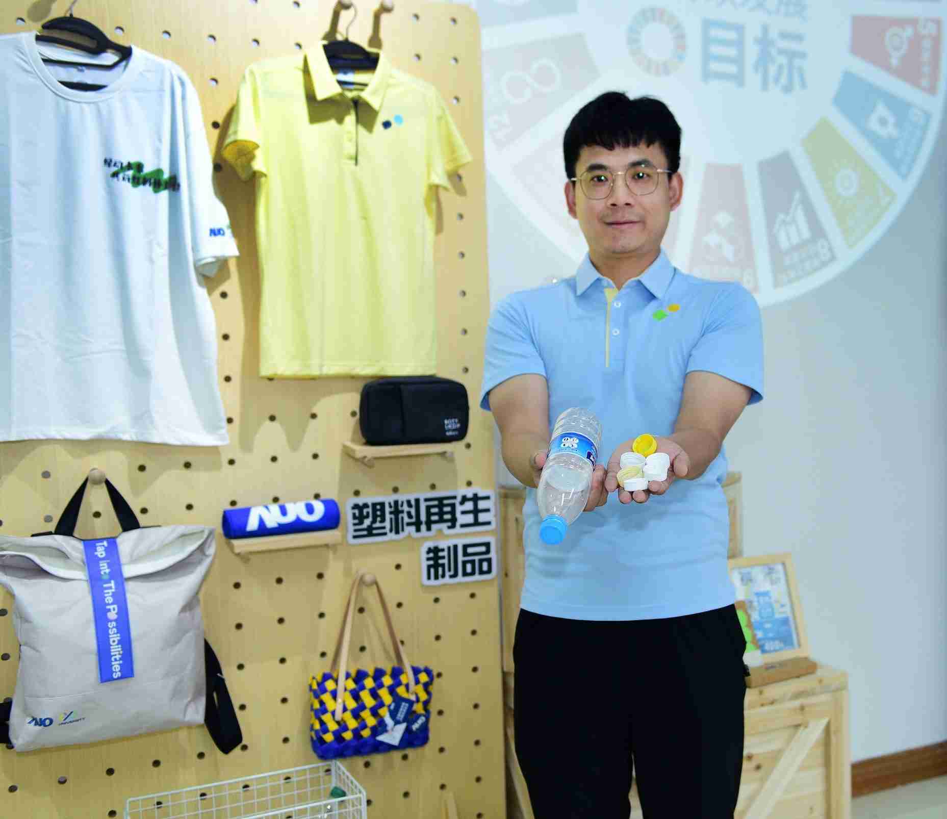 「2024智慧至成国际展」永续发展馆中，，展示至成国际厦门驱动永续发展之成果，，，包含将厂内废弃物再制为实用物品，，，将永续发展理念深植于员工生活日常实践