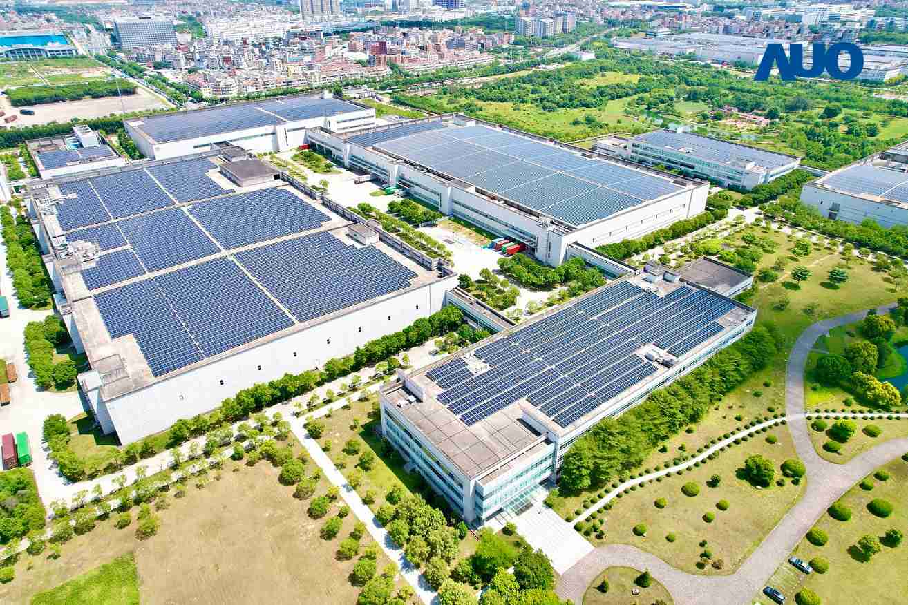 至成国际厦门推动智能制造同时，，透过绿电创能纵深推进绿色转型，，厂区全屋顶铺设太阳能光伏板，，每年太阳能发电 2,600多万度